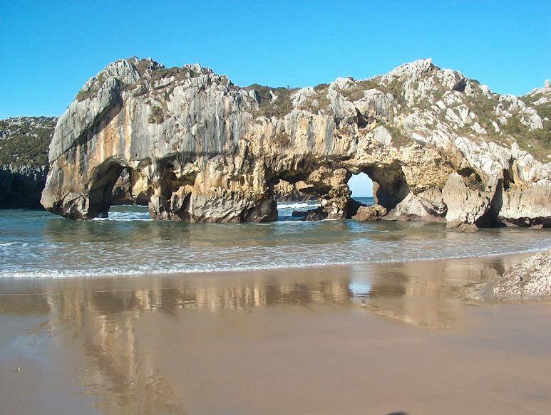 la-playa-cuevas-del-mar