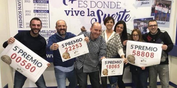 Loteria Manises vende cuatro quintos premios del Sorteo de Navidad