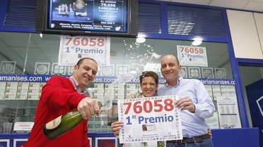 Loteria Manises celebra el primer premio