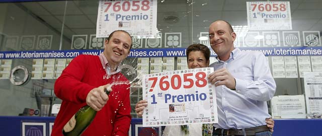 celebrando gordo lotería navidad 2012 en Lotería Manises