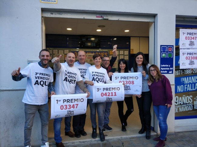 Celebrando premio gordo de Lotería de Navidad 2018 en Lotería Manises